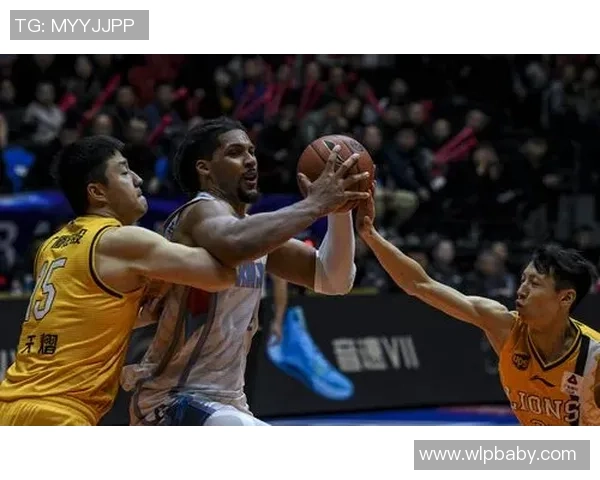 新疆对阵广东篮球赛事现场直播精彩回顾与分析